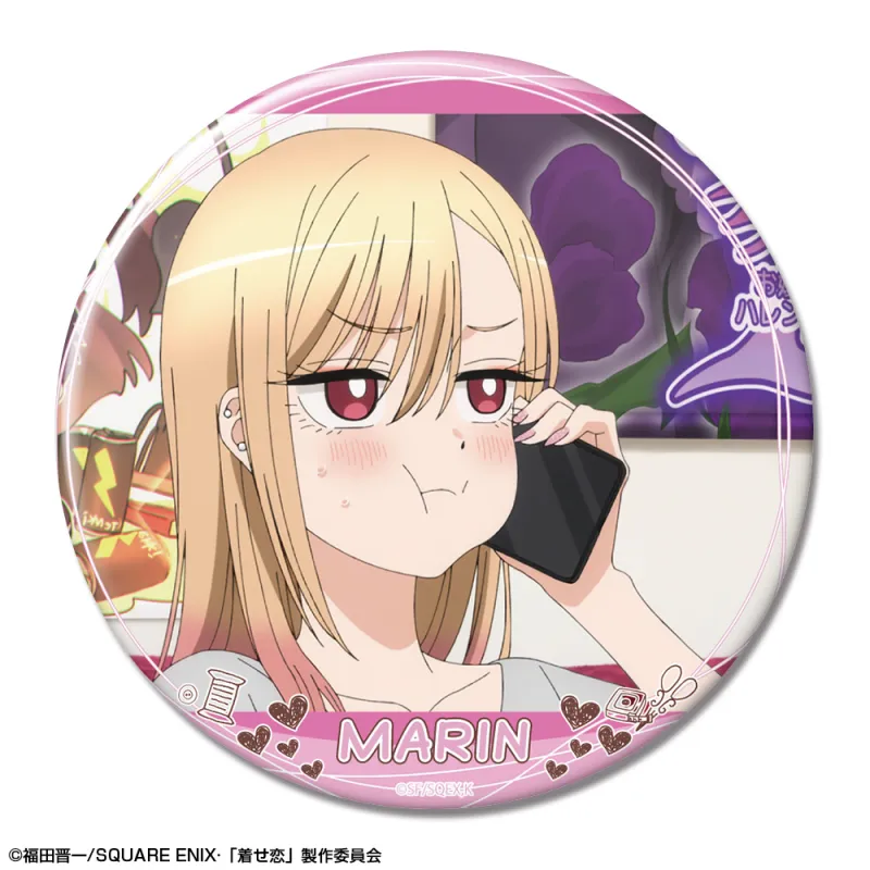 「その着せ替え人形(ビスク・ドール)は恋をする」 缶バッジ デザイン22(喜多川海夢/V)